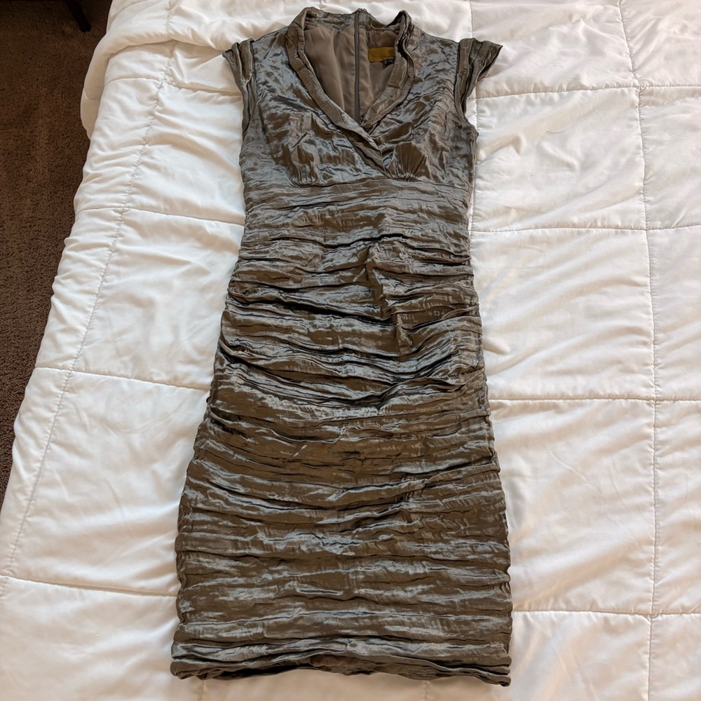 Nicole Miller Textured Gray Midi Dress size 6